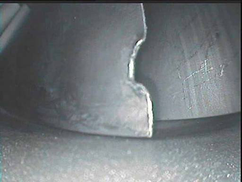 己損壞的飛機(jī)發(fā)動機(jī)葉片